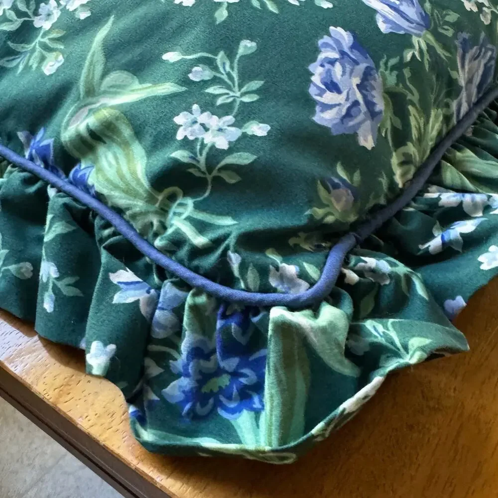 Vintage 90s Cottage Core Green Floral Square Pillow 16